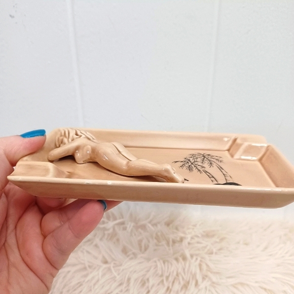 Vintage Novelty Ashtray - Ceramic - Picture 2 of 8